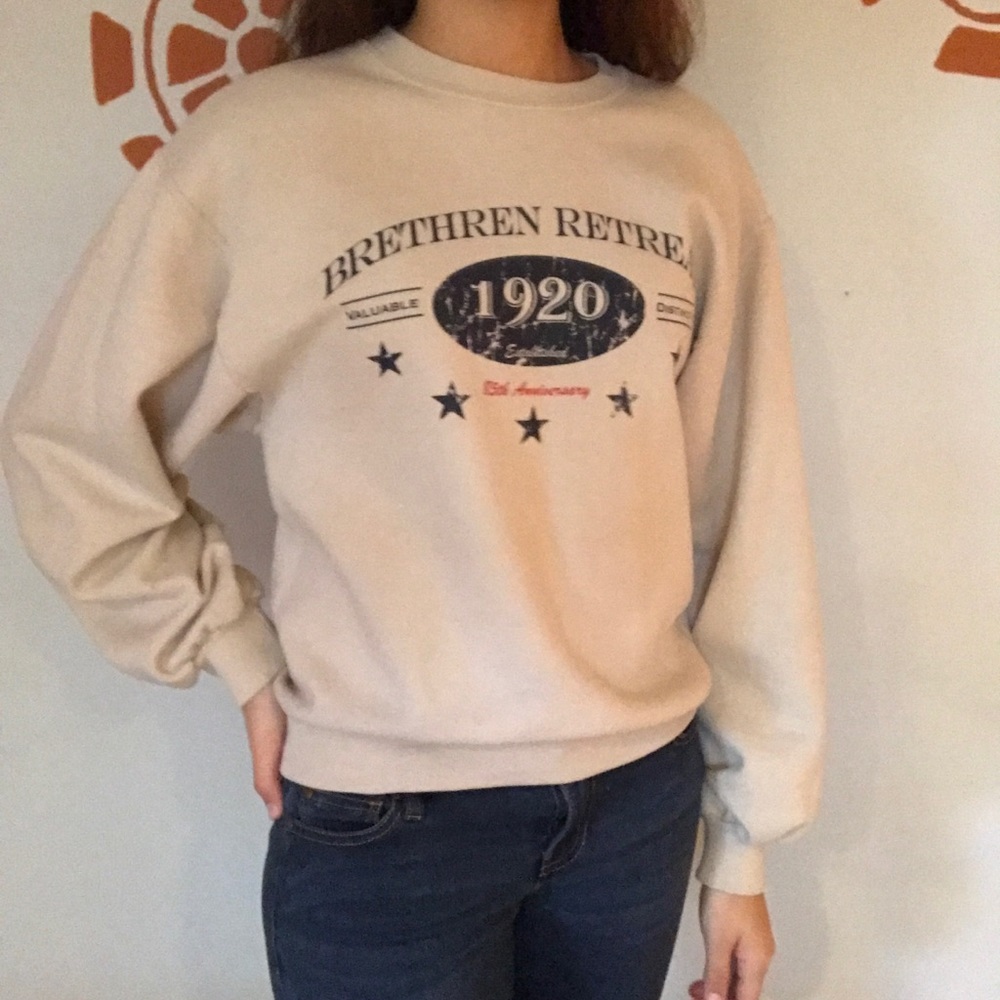 oversized cream sweatshirt